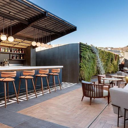 Hotel Radisson Collection Bilbao Esterno foto The rooftop bar at the hotel