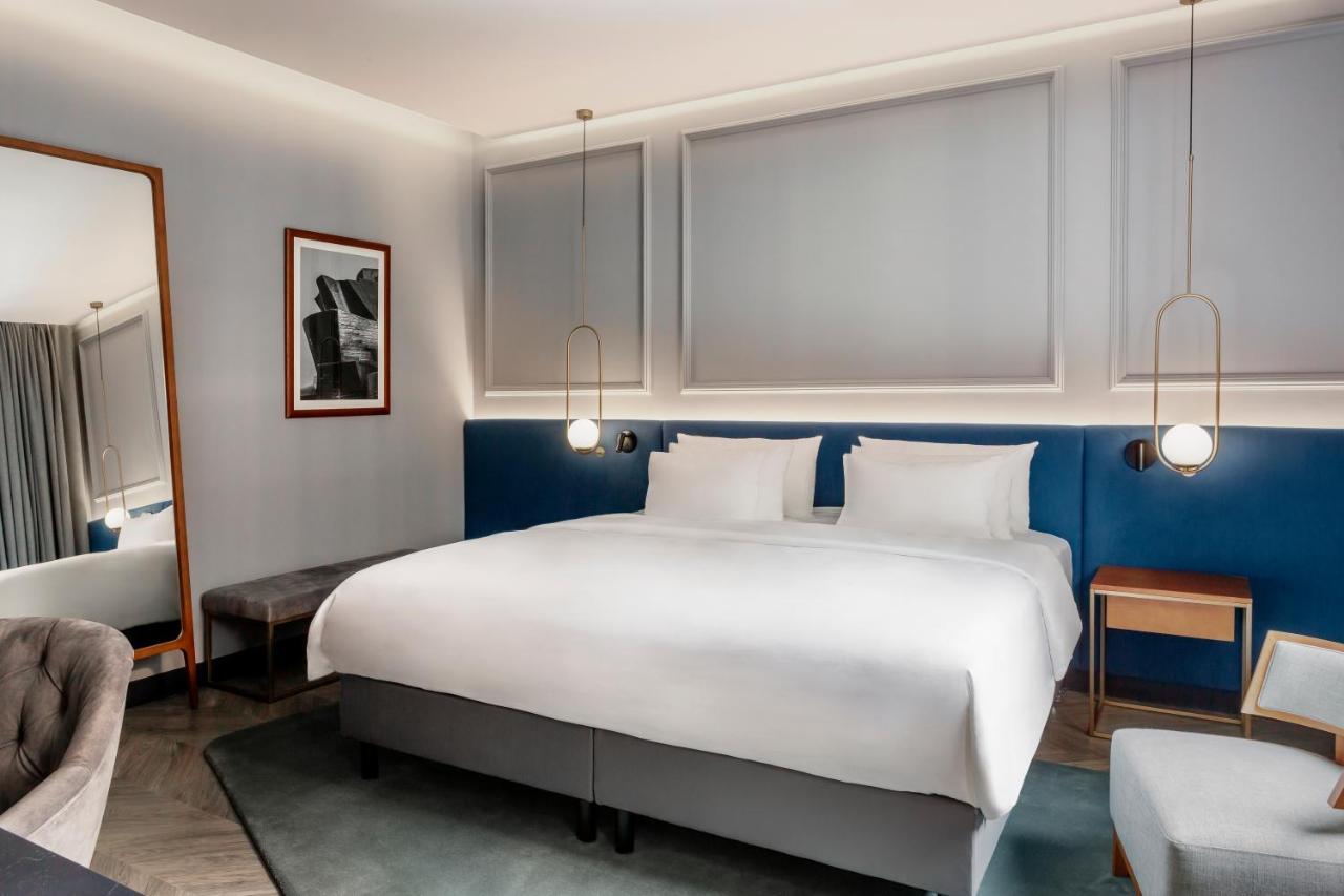 Hotel Radisson Collection Bilbao Esterno foto A bedroom at the hotel