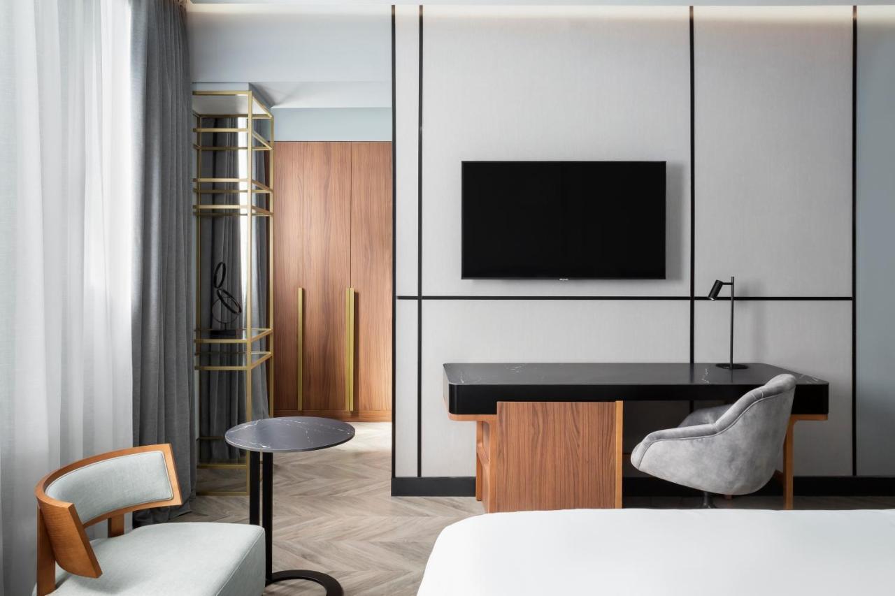Hotel Radisson Collection Bilbao Esterno foto A guest room at the hotel
