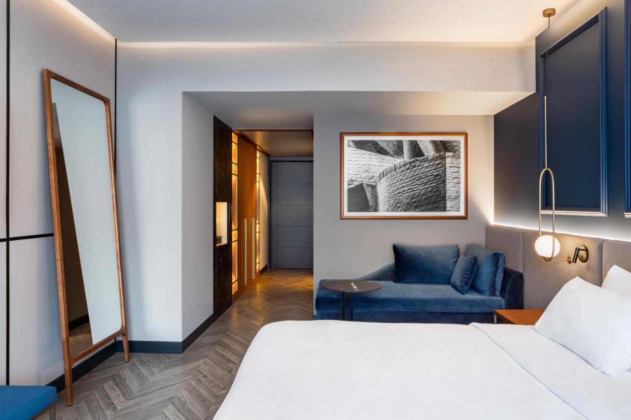 Hotel Radisson Collection Bilbao Esterno foto A room at the hotel