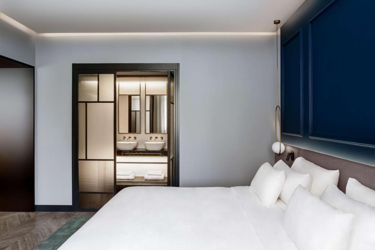 Hotel Radisson Collection Bilbao Esterno foto A guest room at the hotel