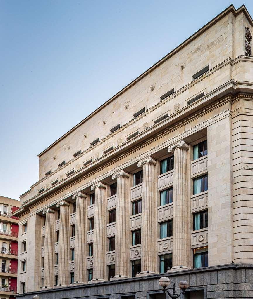 Hotel Radisson Collection Bilbao Esterno foto The former headquarters of the Hong Kong Stock Exchange