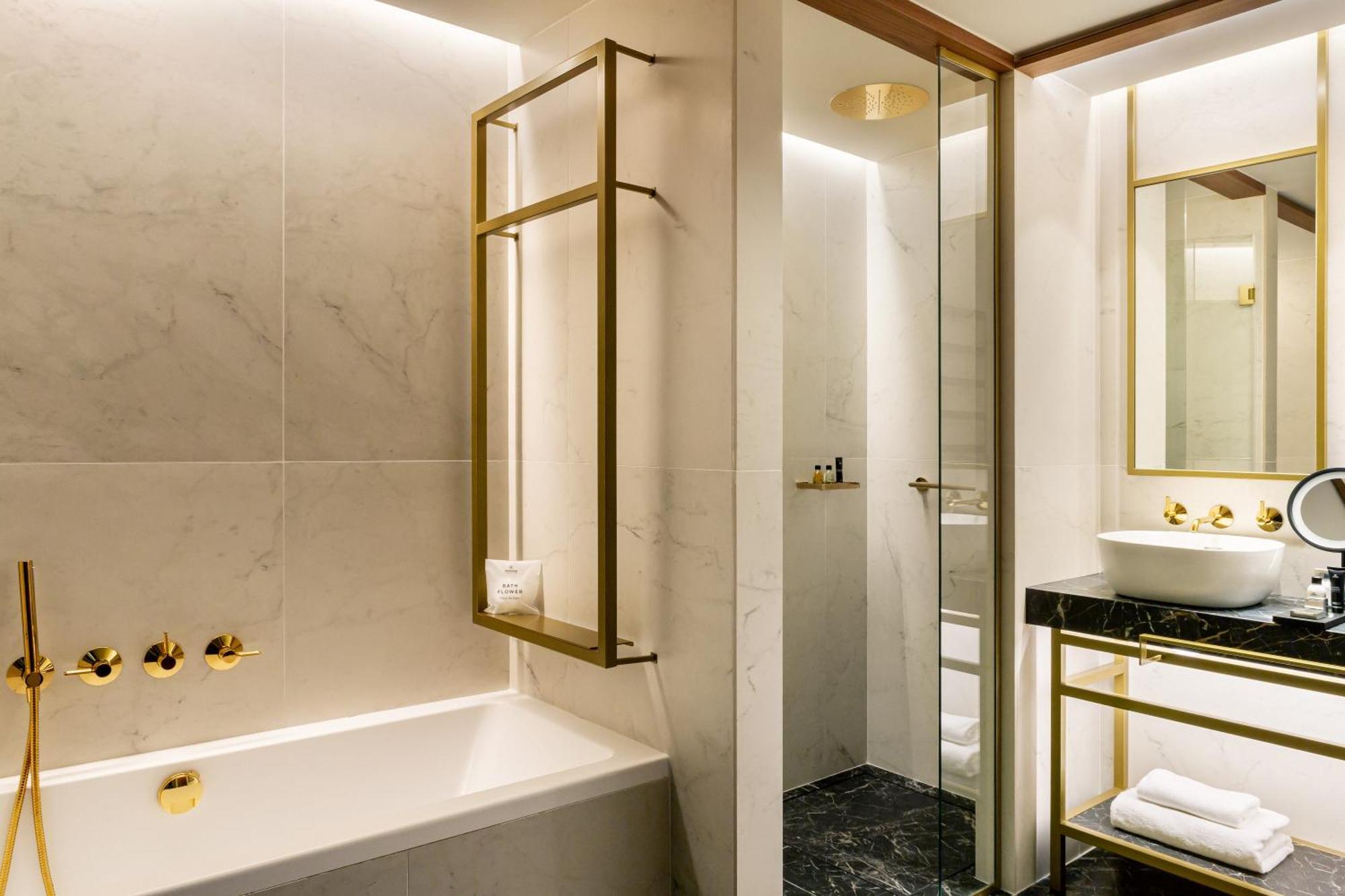 Hotel Radisson Collection Bilbao Esterno foto