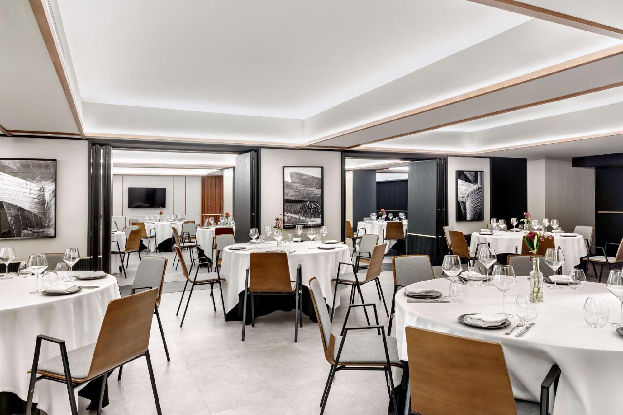 Hotel Radisson Collection Bilbao Esterno foto The dining room