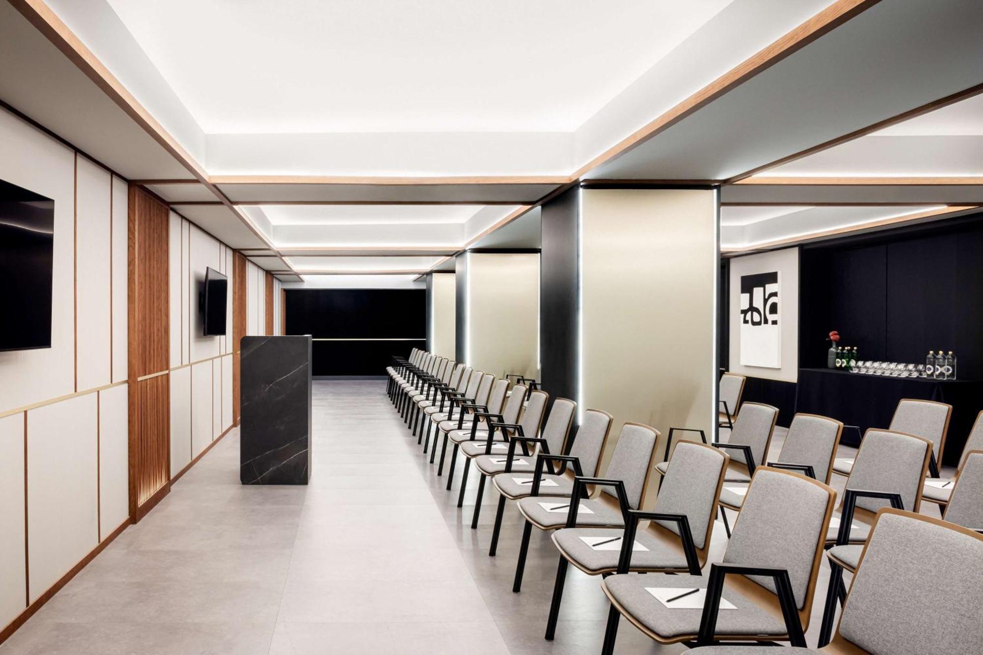 Hotel Radisson Collection Bilbao Esterno foto The press conference room