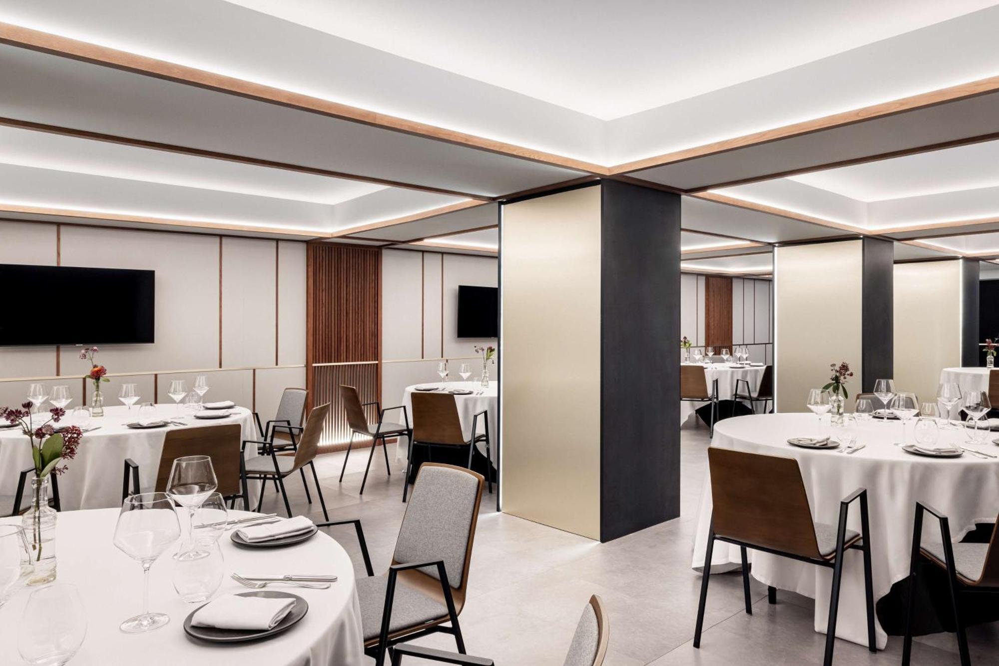 Hotel Radisson Collection Bilbao Esterno foto The dining room