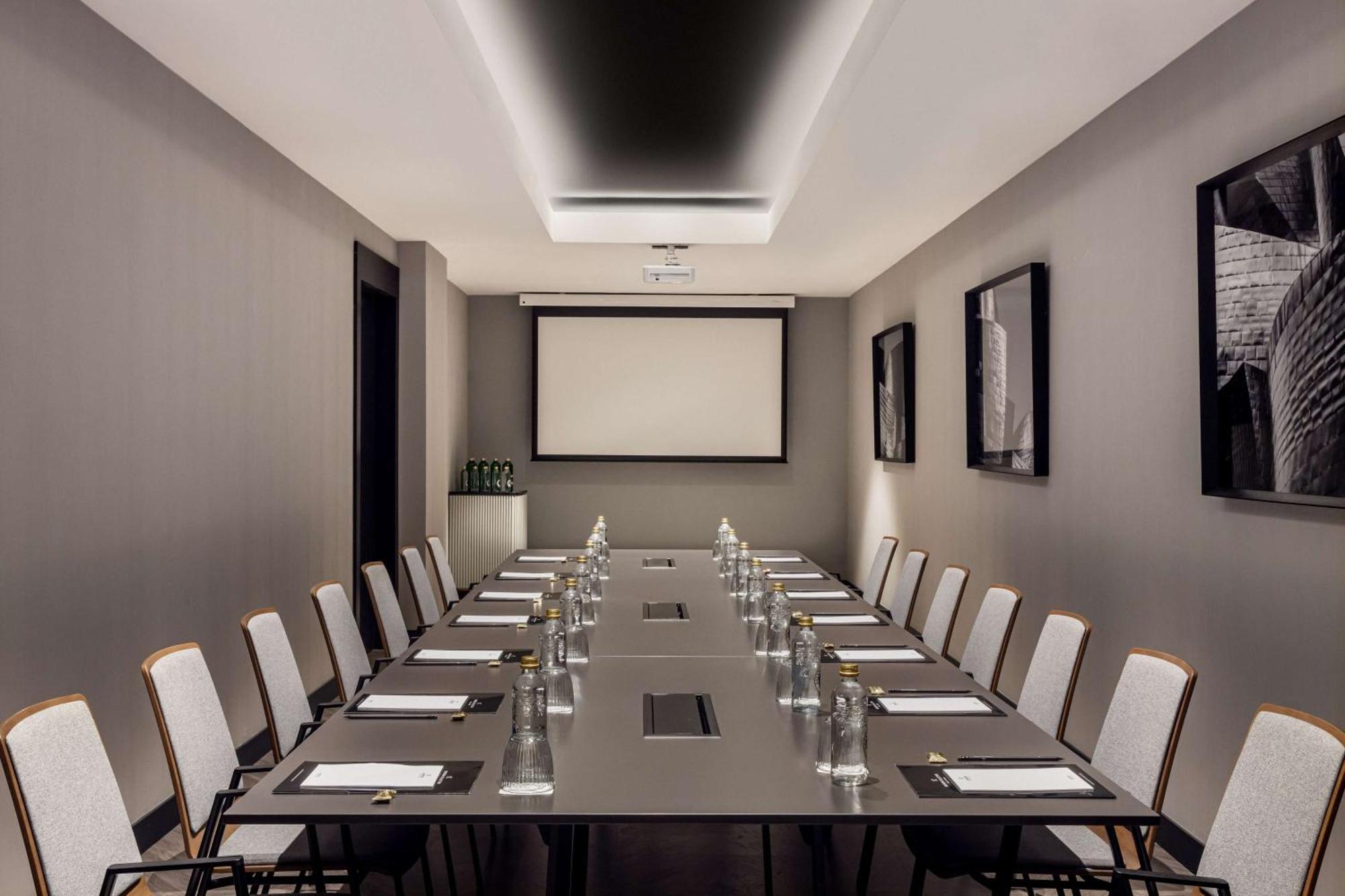 Hotel Radisson Collection Bilbao Esterno foto Meeting room