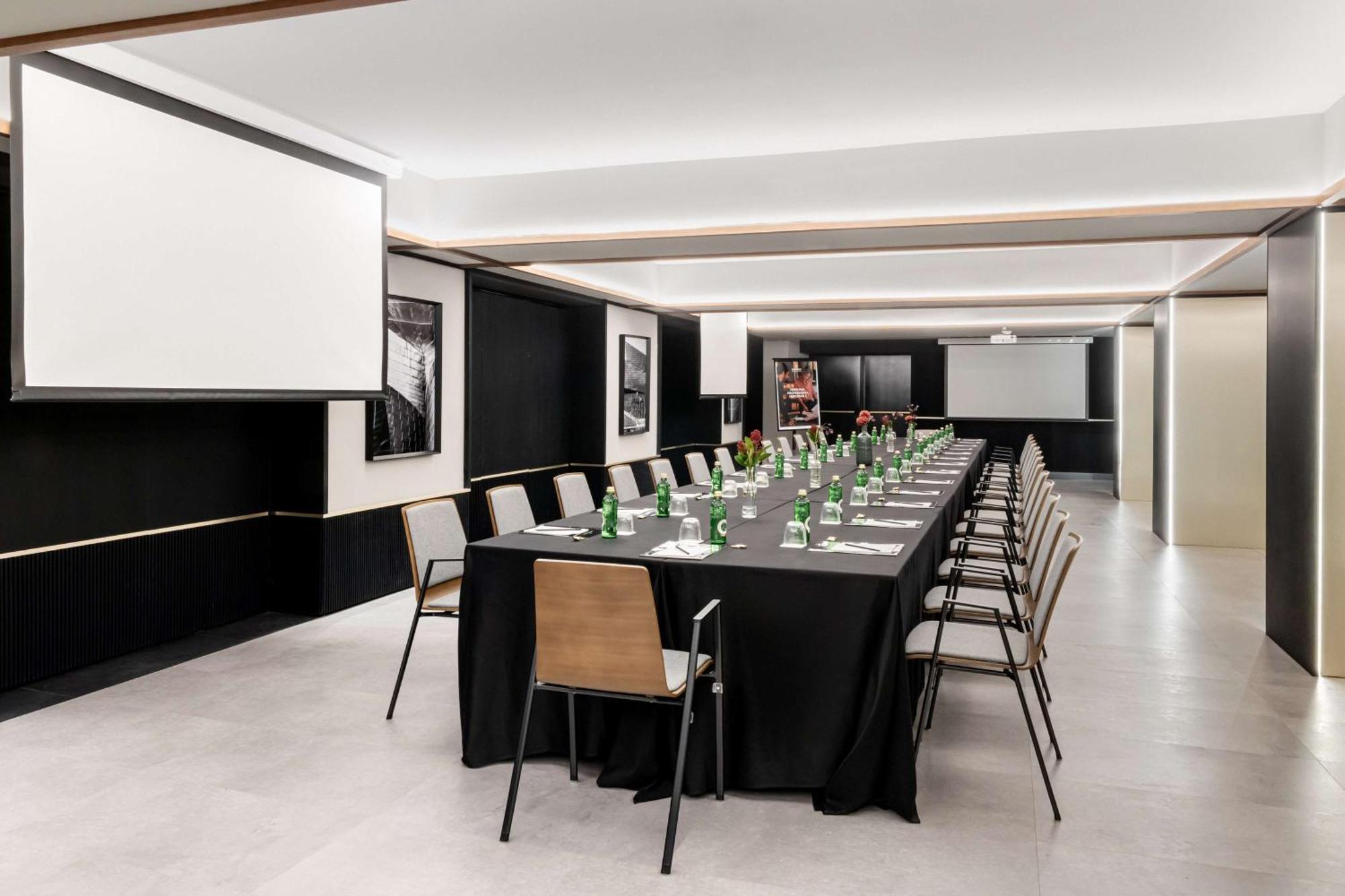 Hotel Radisson Collection Bilbao Esterno foto Meeting room