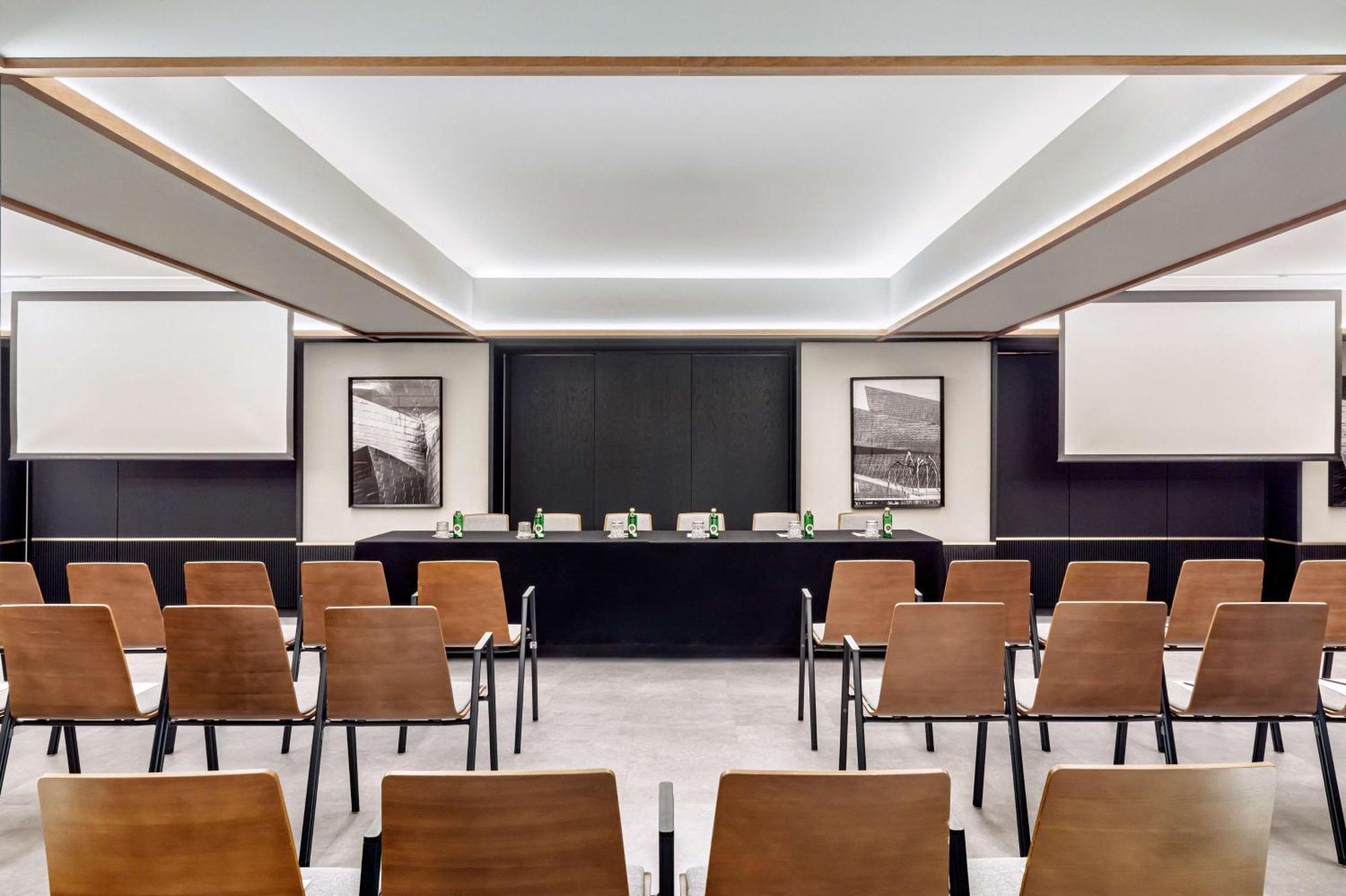 Hotel Radisson Collection Bilbao Esterno foto The meeting room of the Federal Council