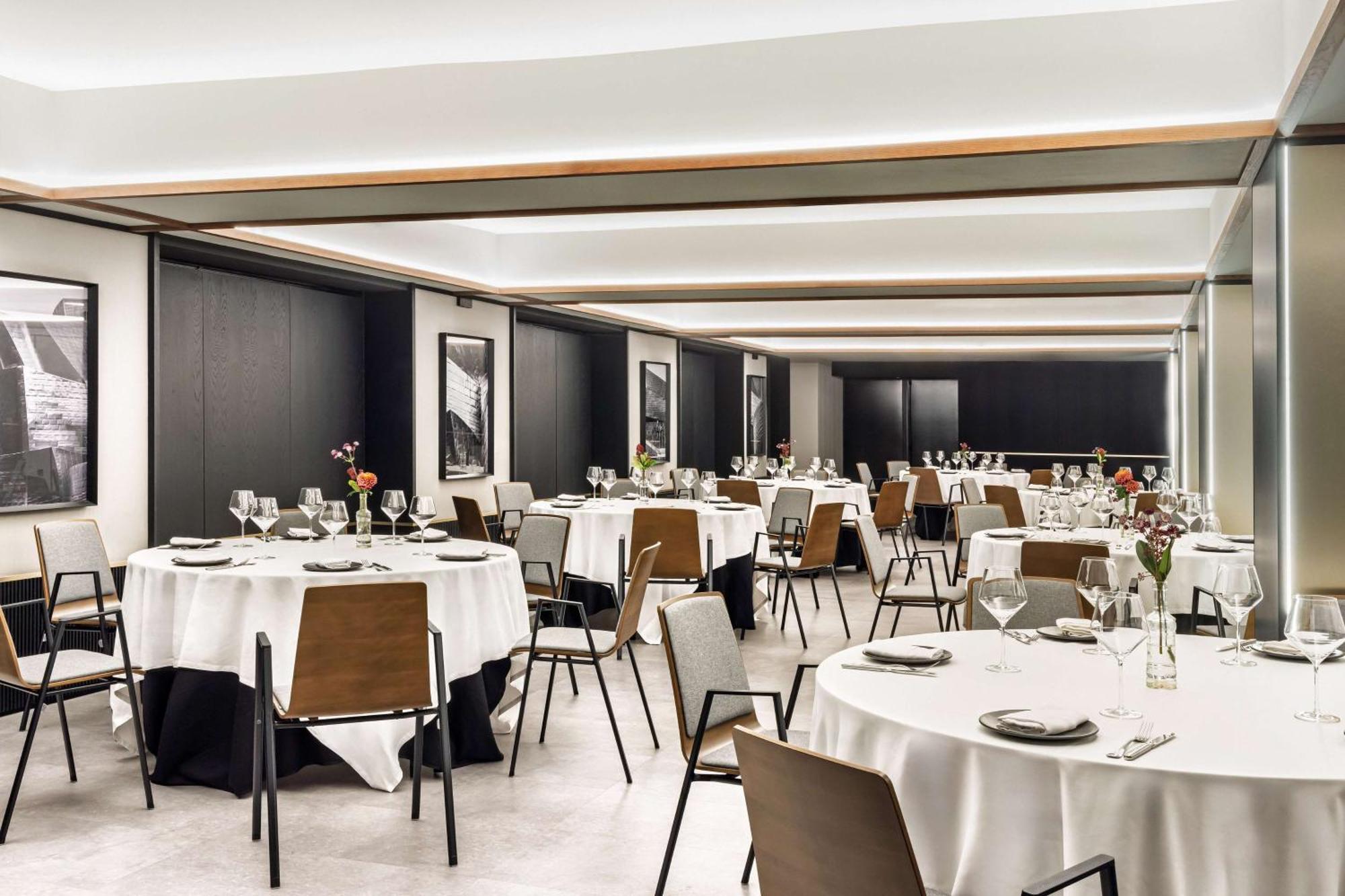 Hotel Radisson Collection Bilbao Esterno foto The dining room