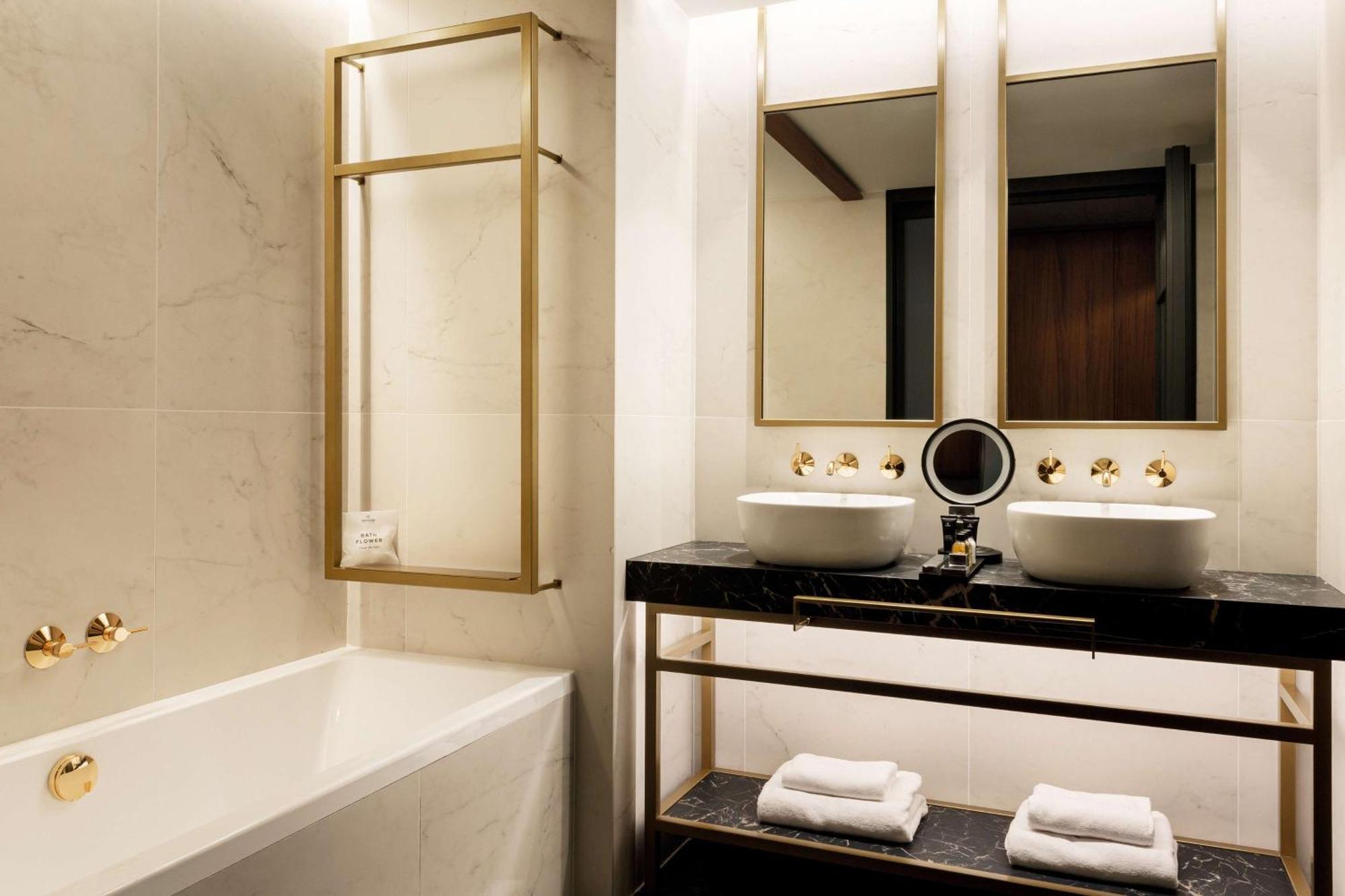 Hotel Radisson Collection Bilbao Esterno foto