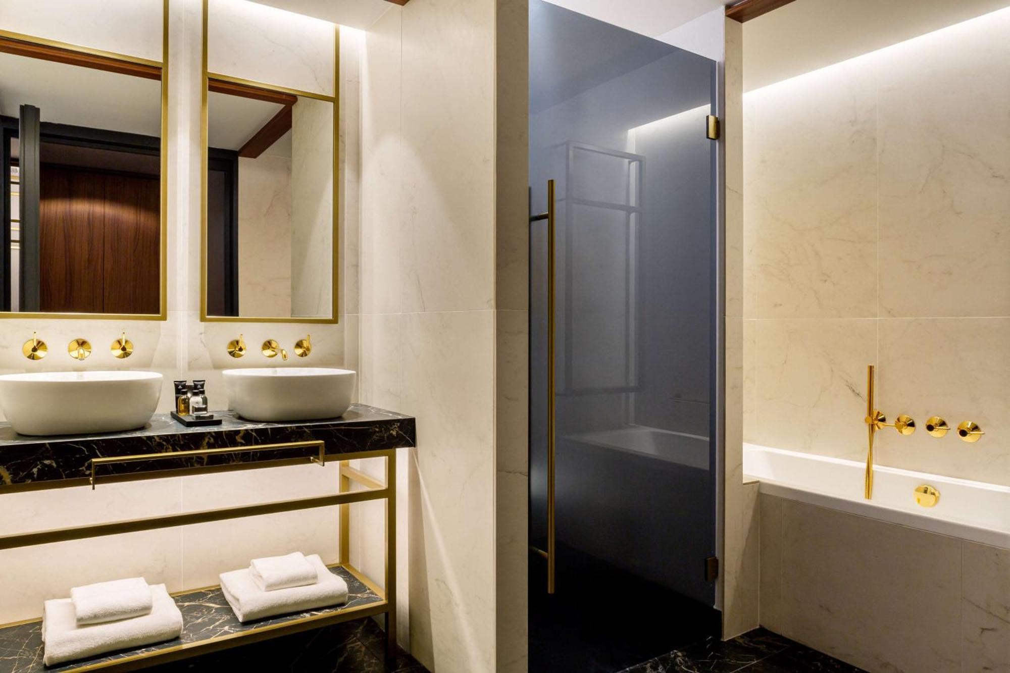 Hotel Radisson Collection Bilbao Esterno foto
